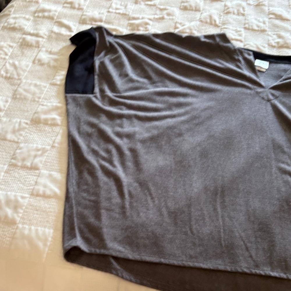 Natori Gray V-Neck Oversized Top size‎ XL style vc5003 - Picture 4 of 7